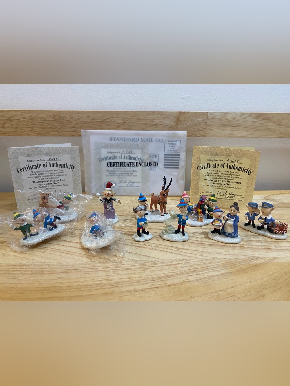 Hawthorne Village figurines Rudolph, Christmas Town Collection 10 Piece Lot Mix